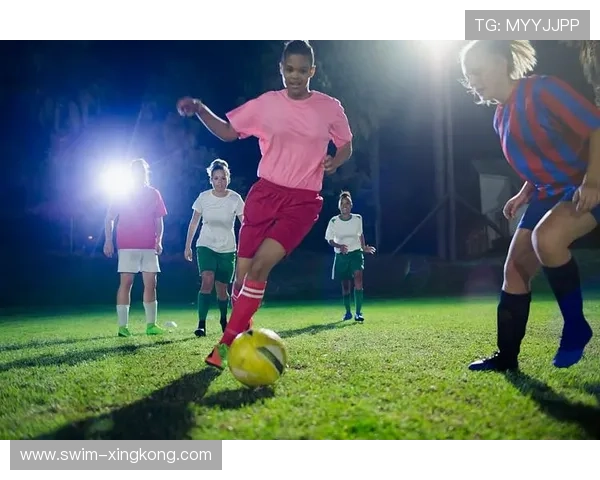 足球矮个子球星的时尚穿搭揭秘展现个性与自信的独特风格